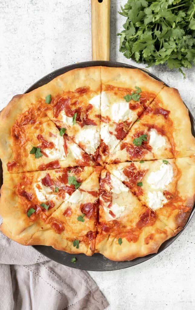 overhead shot of the vodka sauce pizza with parsley and a grey napking