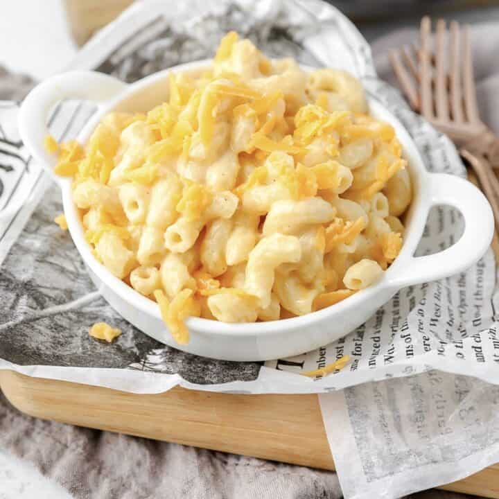 Adult Mac and Cheese - A Seasoned Greeting - Easy stovetop recipe