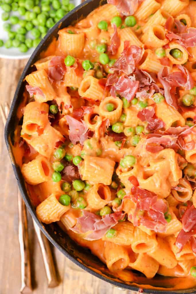 rigatoni vodka in a pan with peas off to the side