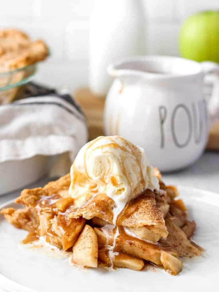 apple pie with a scoop of ice cream