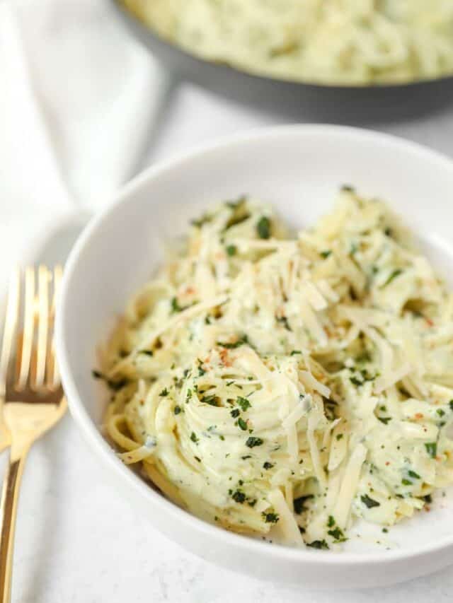 cropped-bowl-of-the-basil-sauce-pasta.jpg